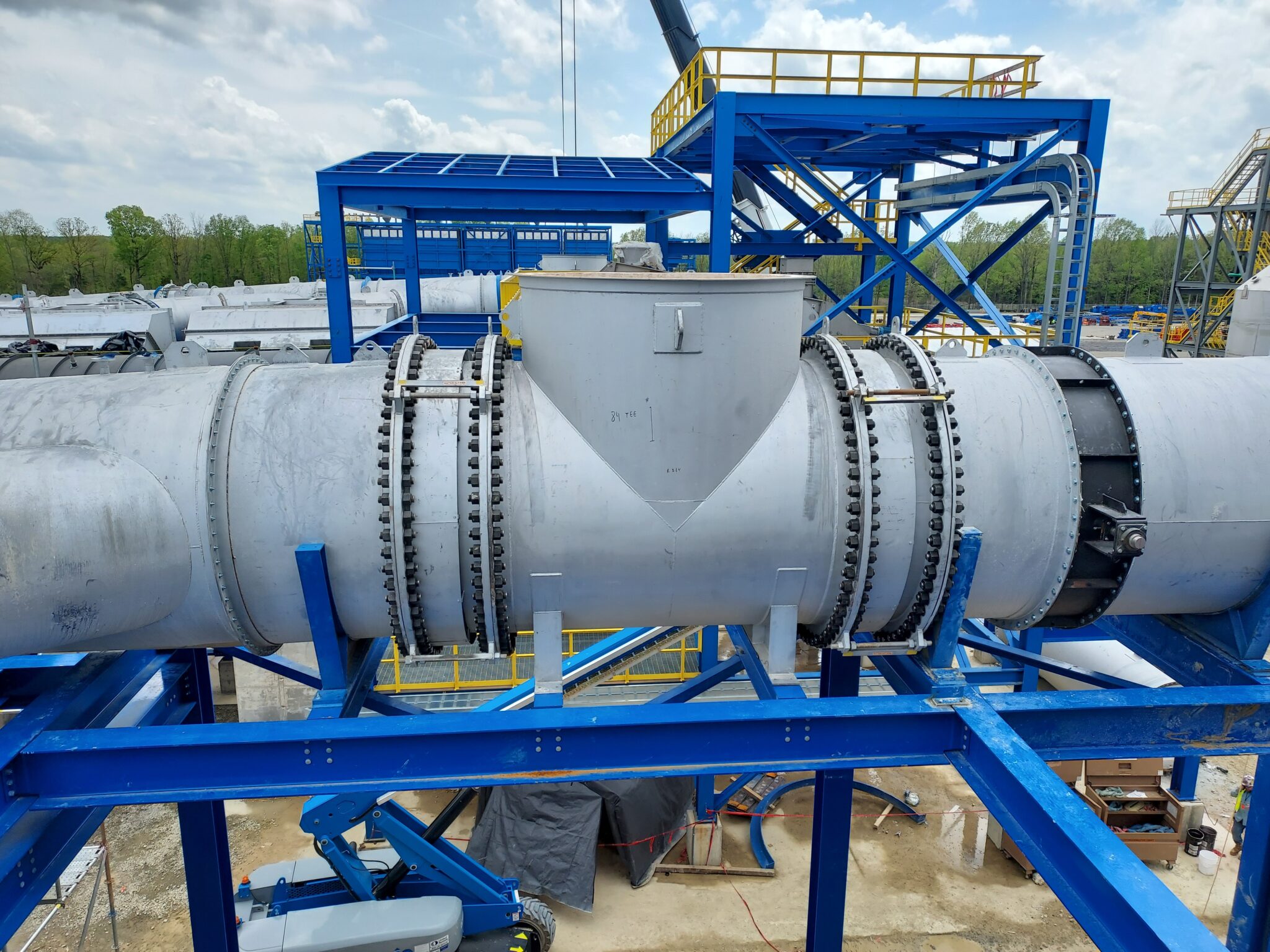 Refractory-lined metal expansion joints