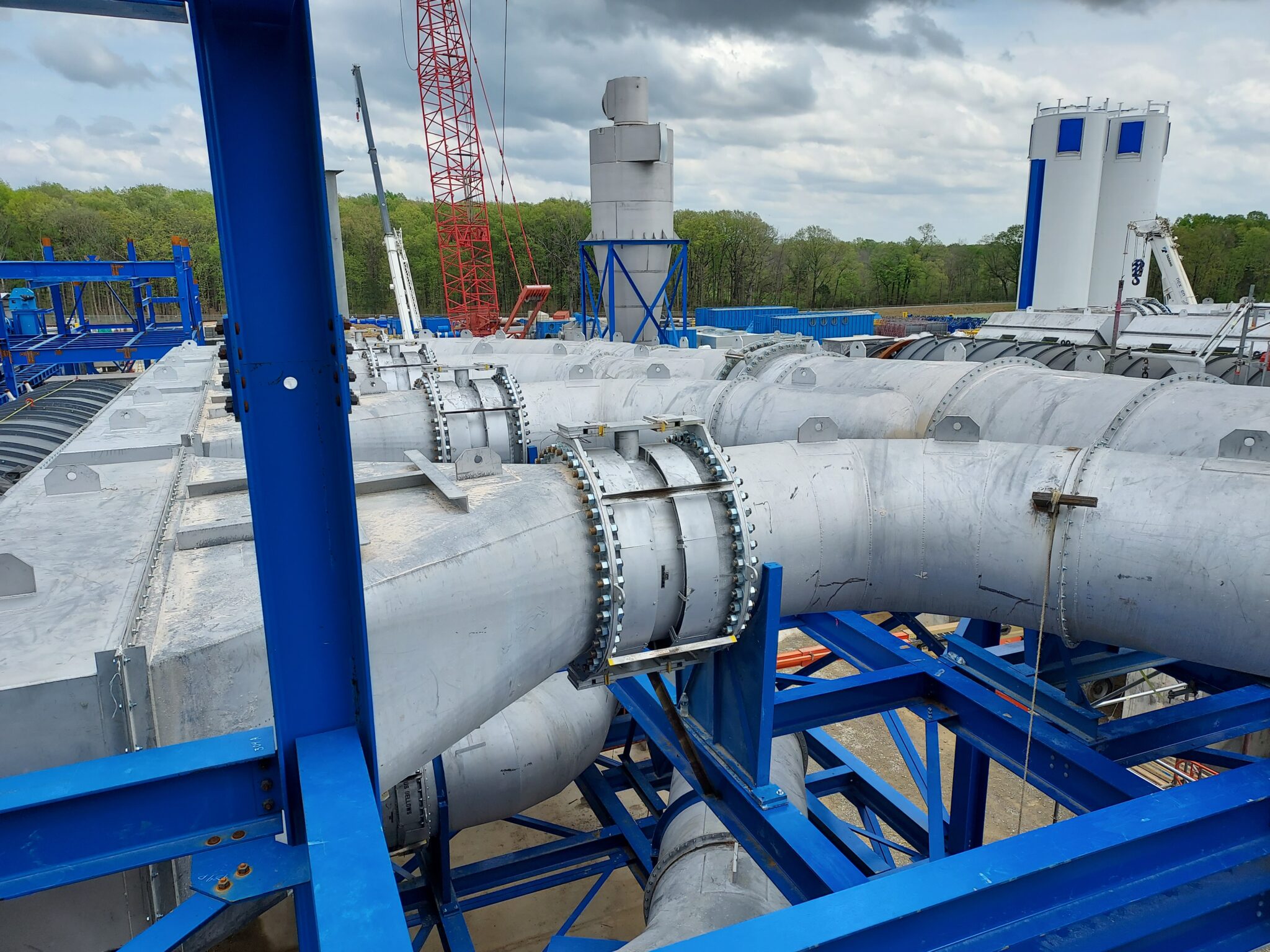 Refractory-lined metal expansion joints