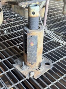 7 09 26; old, pitted type f springs 4706